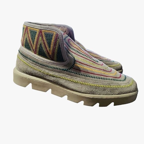 Bernardo Drea Shearling Lined Embroidered Suede Moc Booties Anthropologie 9 - Picture 1 of 6